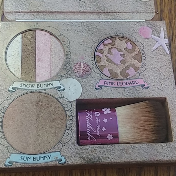 TOO FACED THE BRONZED & BEAUTIFUL BRONZING POWDER - Picture 3 of 5